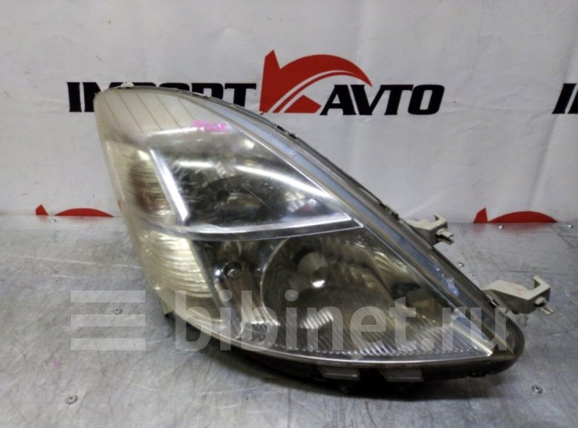 Isis toyota фары