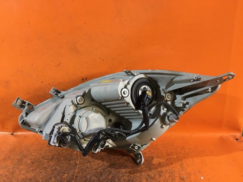 Isis Toyota фары