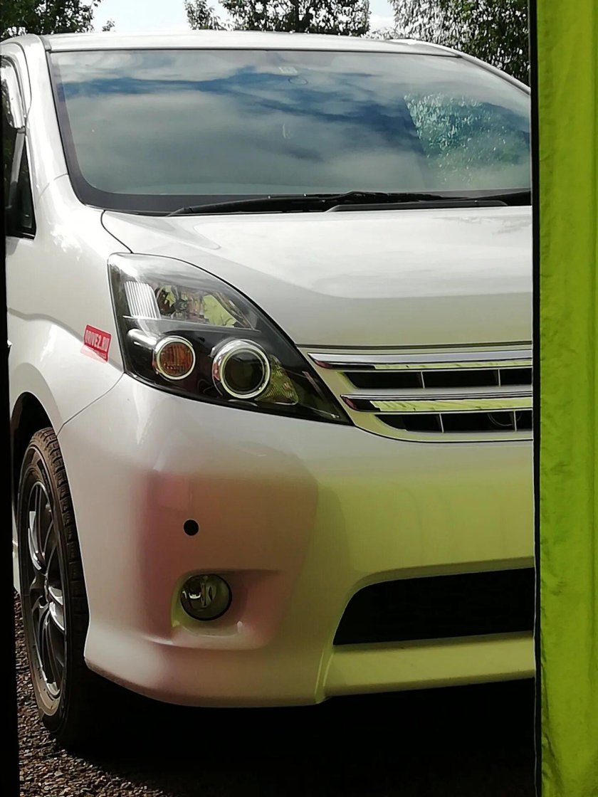 Реснички на Тойота Исис