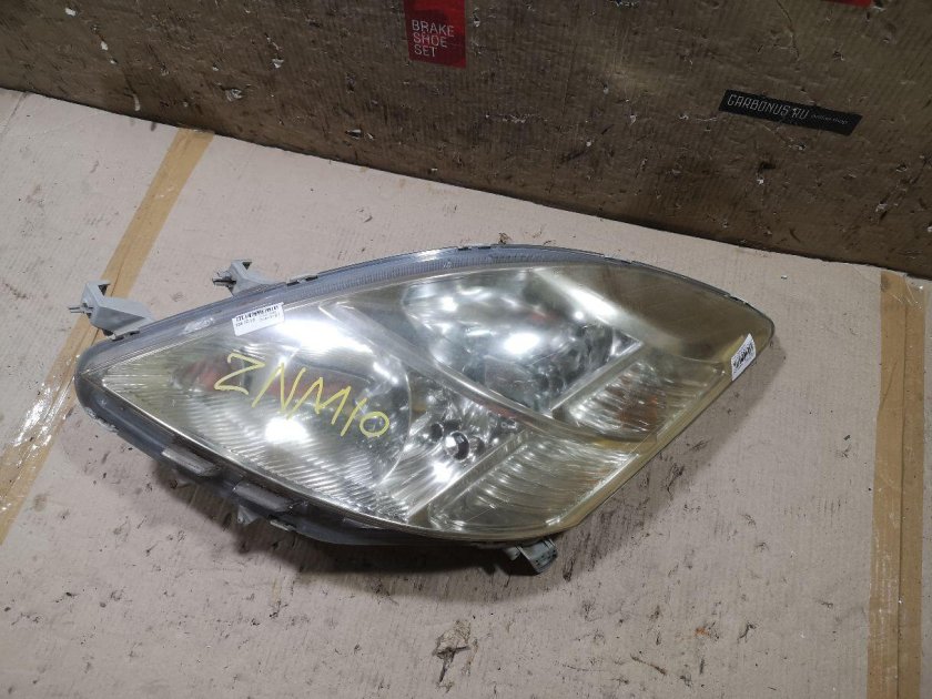 Isis Toyota фары