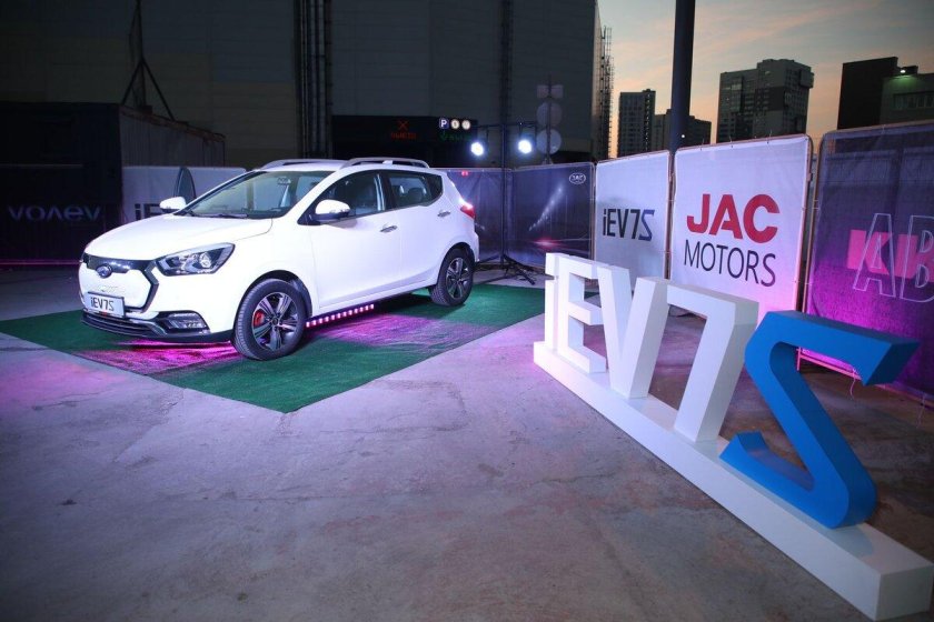 JAC электромобиль iev7s