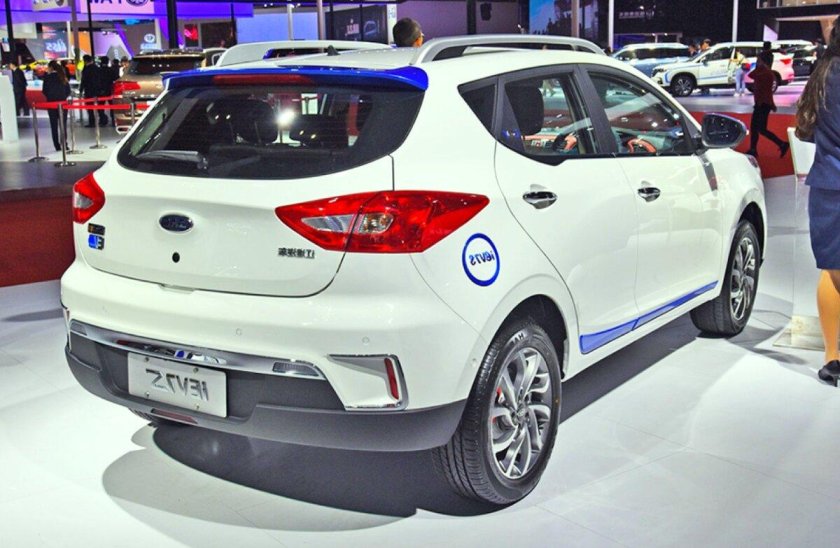 Китайский электромобиль JAC
