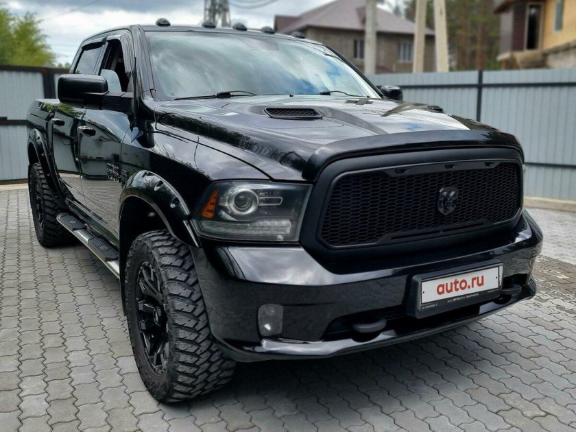 Додж рам черный