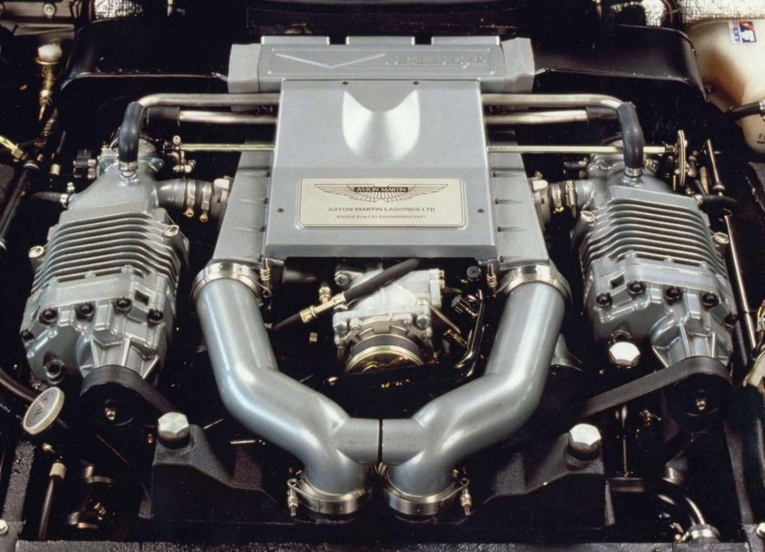 Aston Martin Vantage двигатель