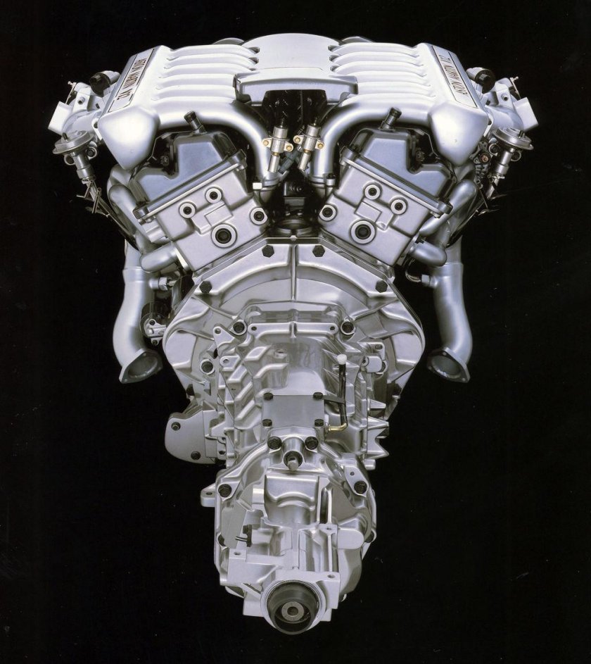 V12 двигатель Aston Martin