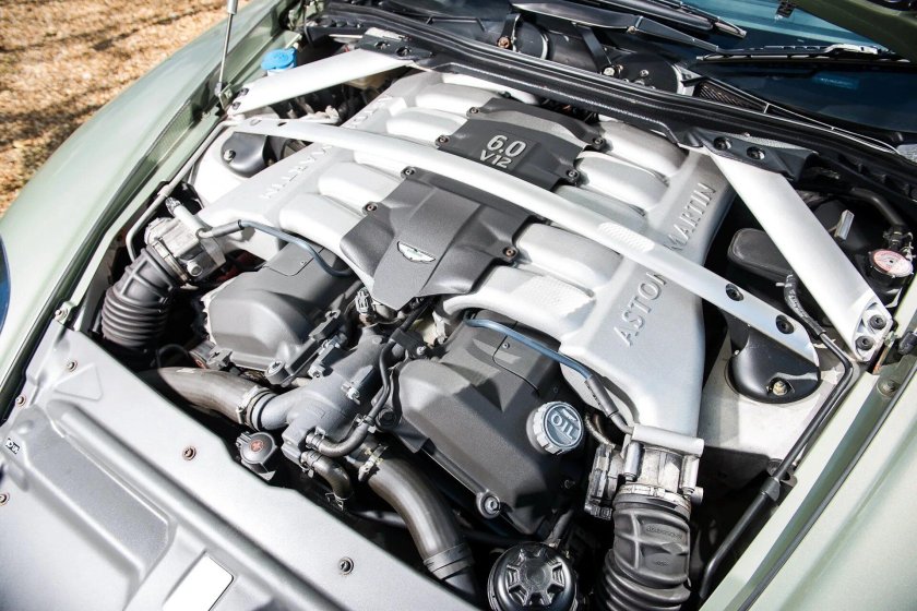 Aston Martin db9 под капотом