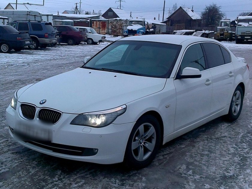 Белый BMW 525i