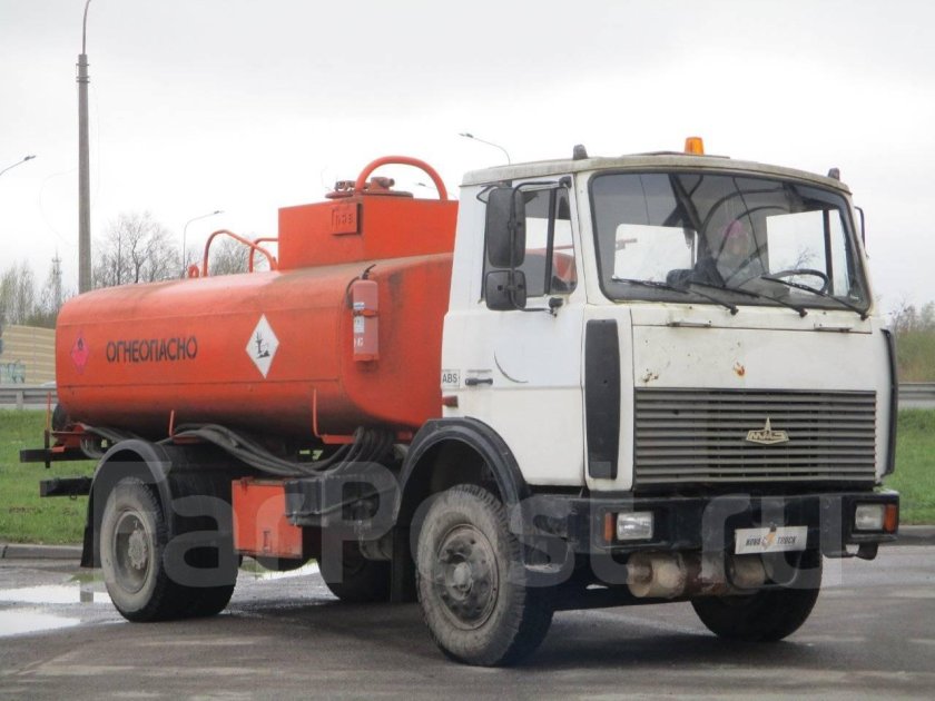 МАЗ 533702