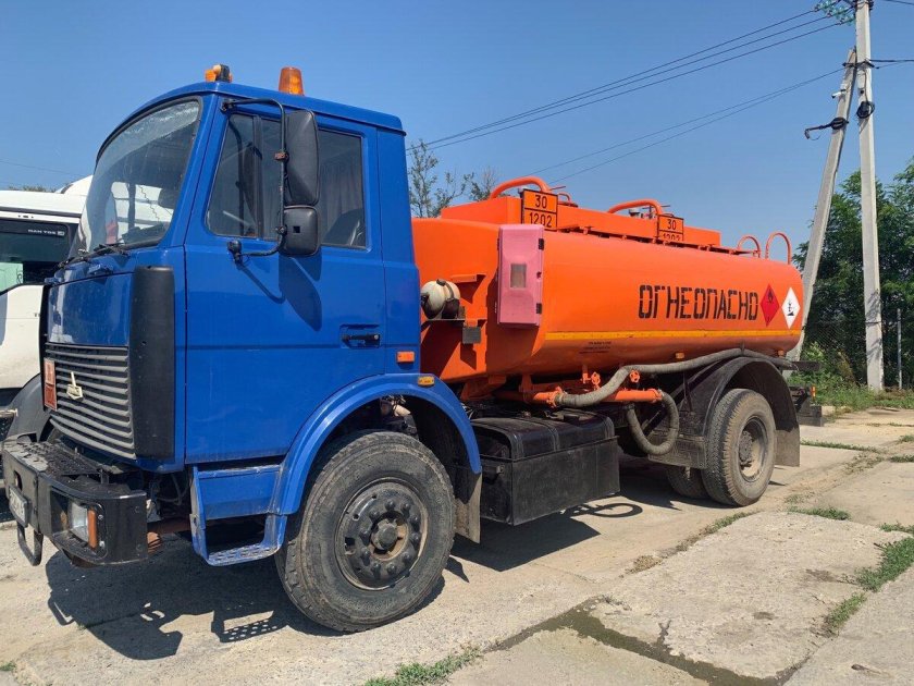 МАЗ бензовоз 11 кубов