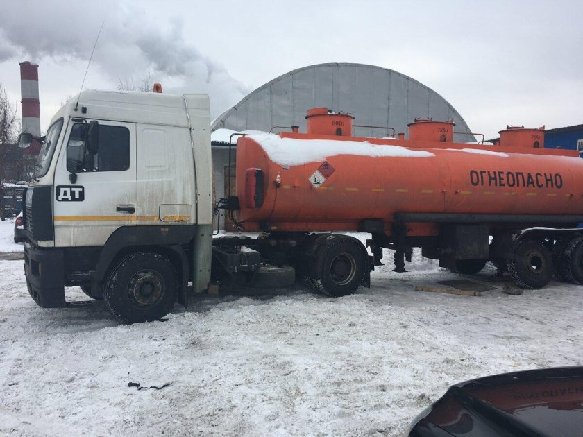 МАЗ 5440 бензовоз