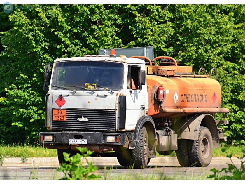 МАЗ 5337 топливозаправщик