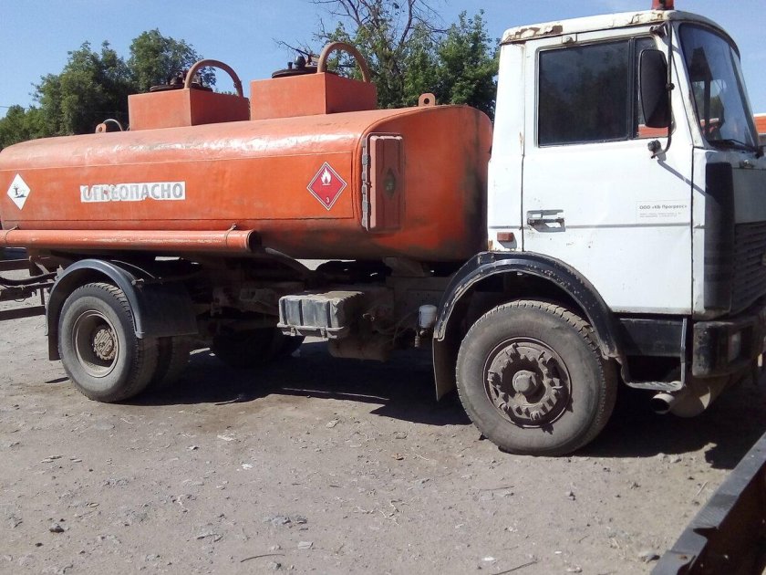 МАЗ бензовоз 11 кубов