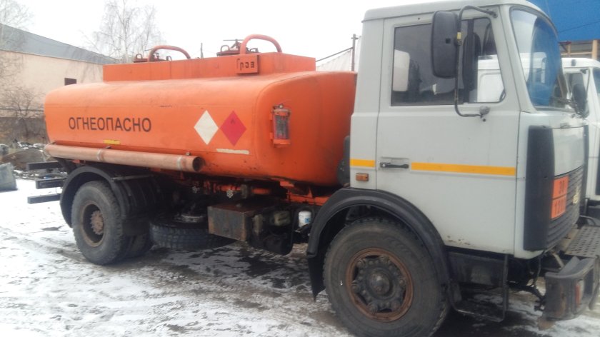 МАЗ бензовоз