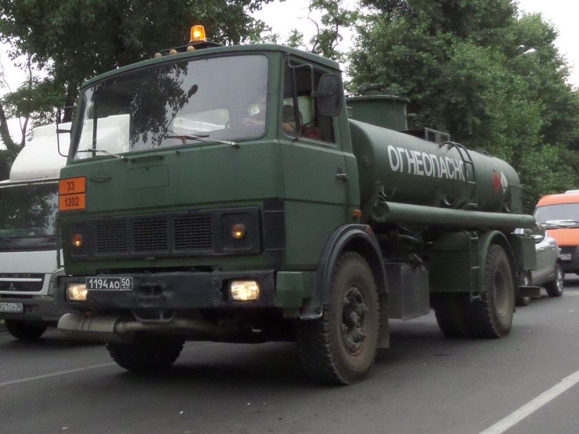 МАЗ 5337 топливозаправщик