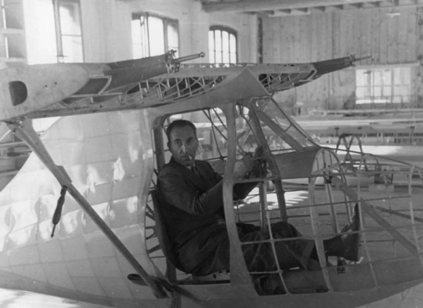 Самолет Болдырева с колеблющимся предкрылком