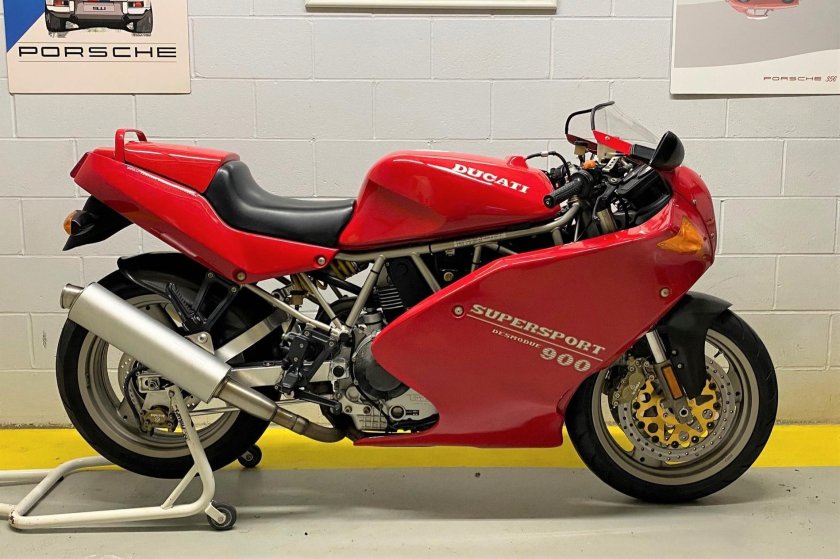 Ducati Supersport 900