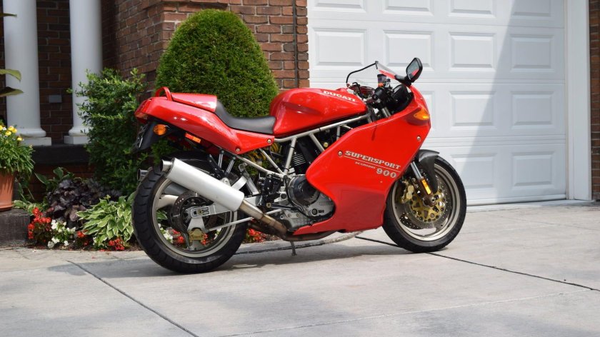 Ducati Supersport 900