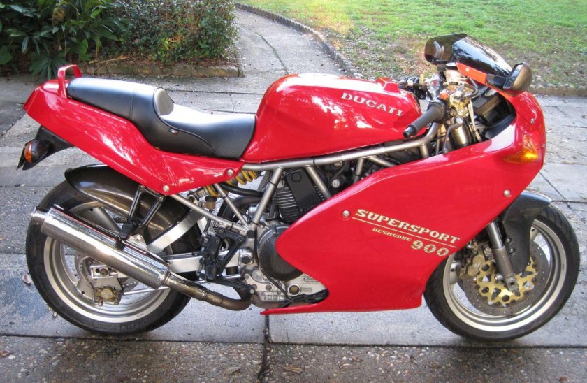 Ducati Supersport 900