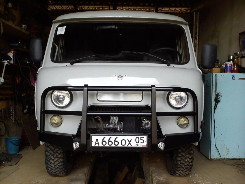 УАЗ 3303 бампер передний