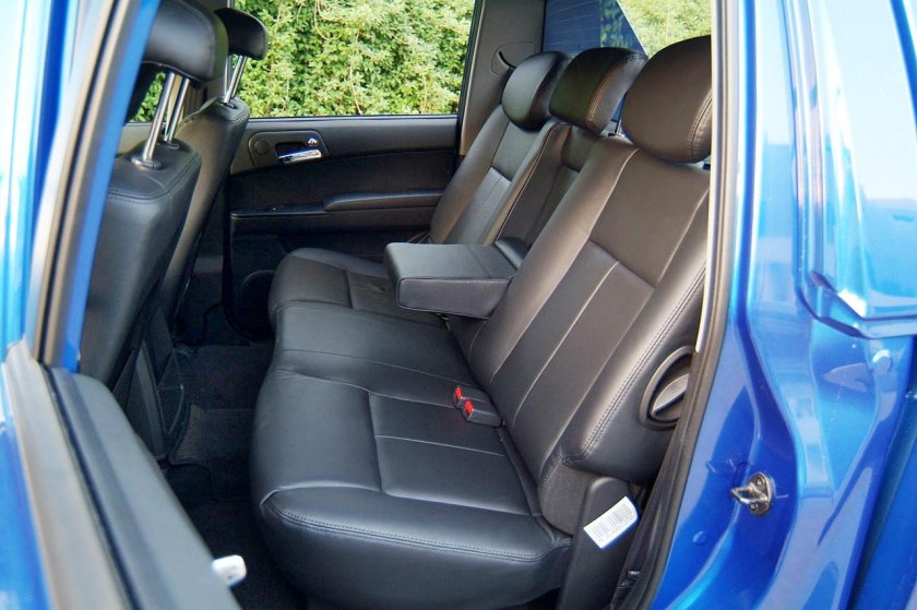 Actyon Sports салон сзади