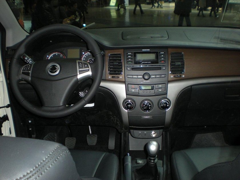 SSANGYONG Korando 2011 салон