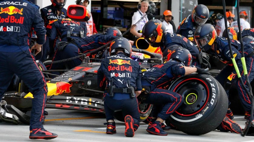 Формула 1 пит стоп