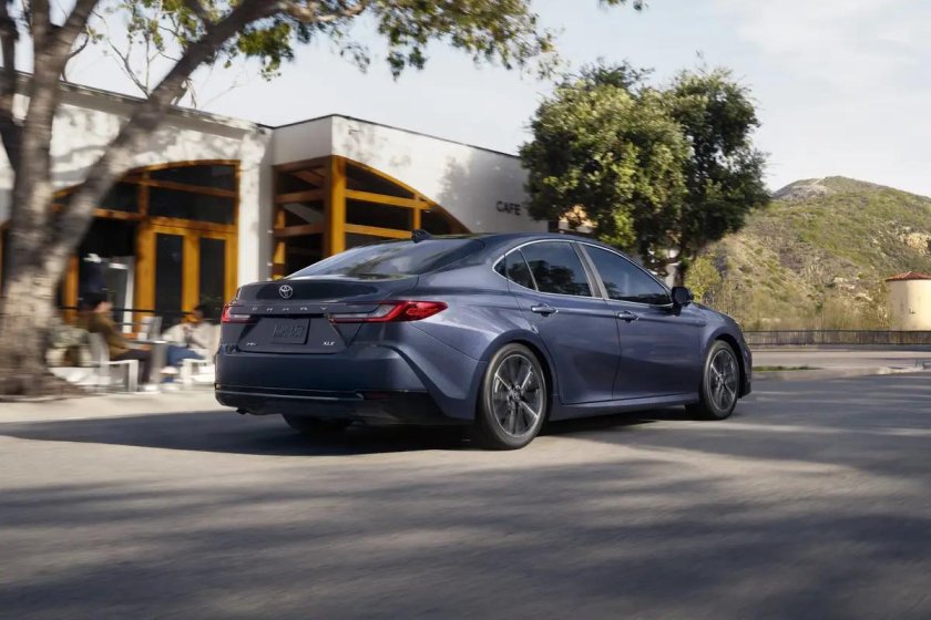 Новая тойота камри