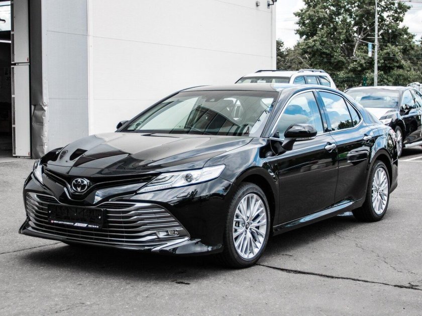 Toyota Camry xv70 черная
