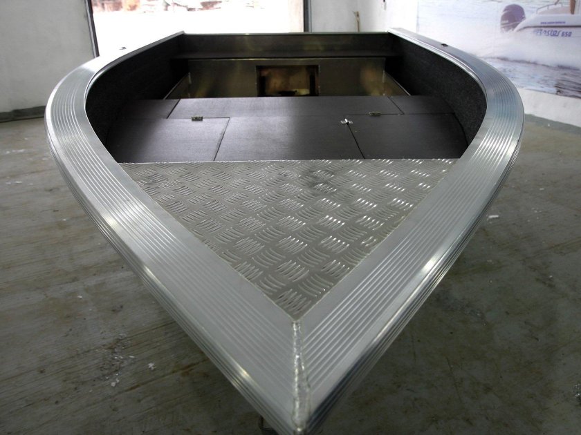 Лодка Бестер 390