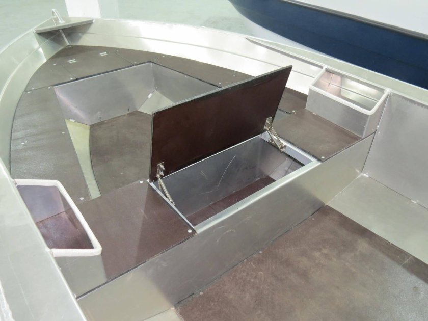 Лодка Бестер 390 ДС