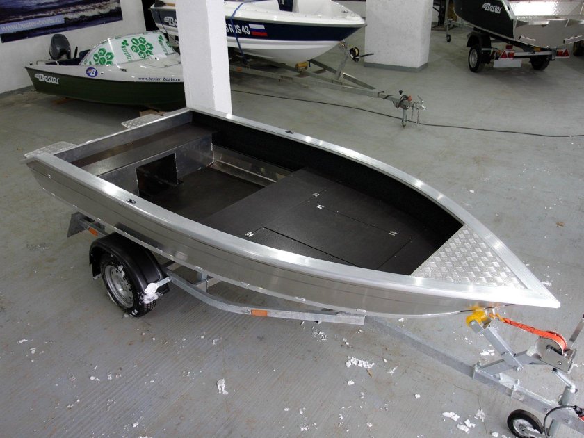Лодка Бестер 390