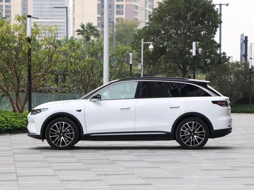 Leap Motors c10 гибрид белый