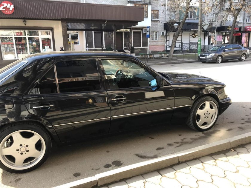 Мерседес 124 на дисках АМГ