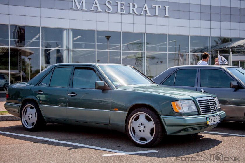 Зеленый Мерседес w124