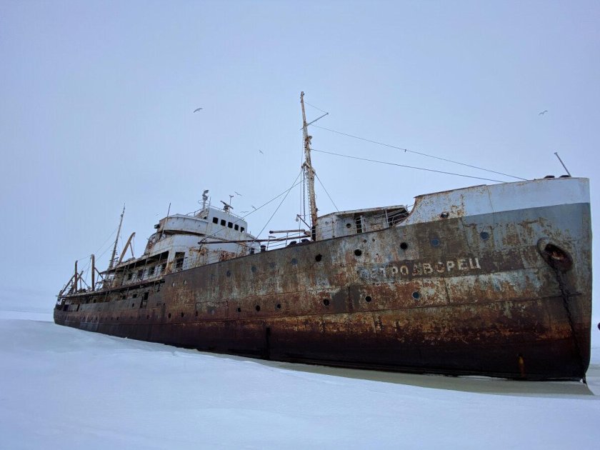 Теплоход Петродворец ЧМП