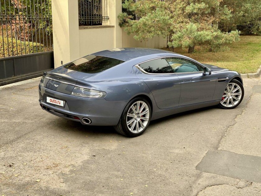 Aston martin rapide 2010