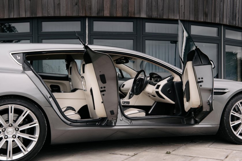 Aston martin универсал