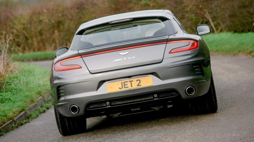 Астон Мартин Джет 2 + 2