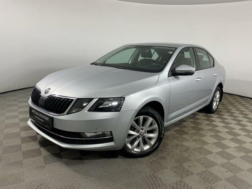 Шкода Октавия 2019 болотного цвета