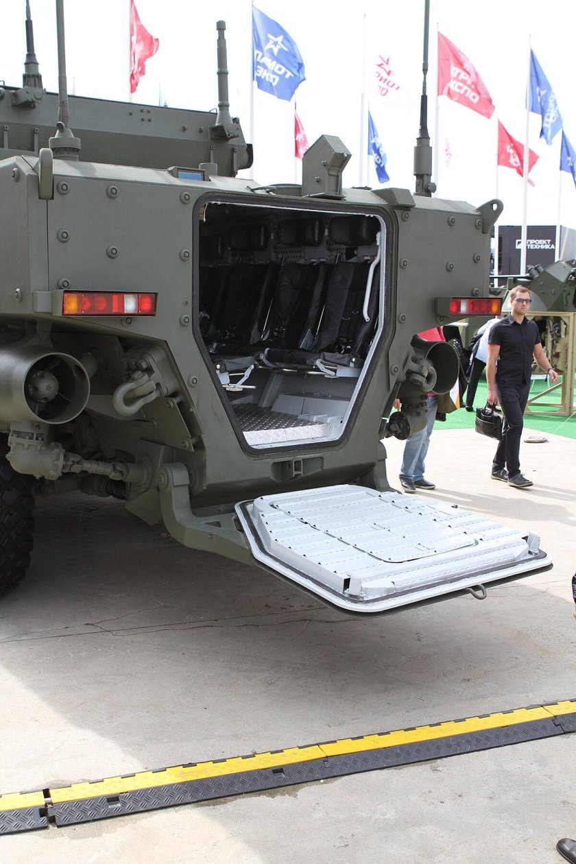 БТР Бумеранг с 57 мм автоматической пушкой