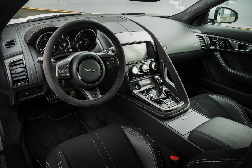 Jaguar f-Type 2022 салон