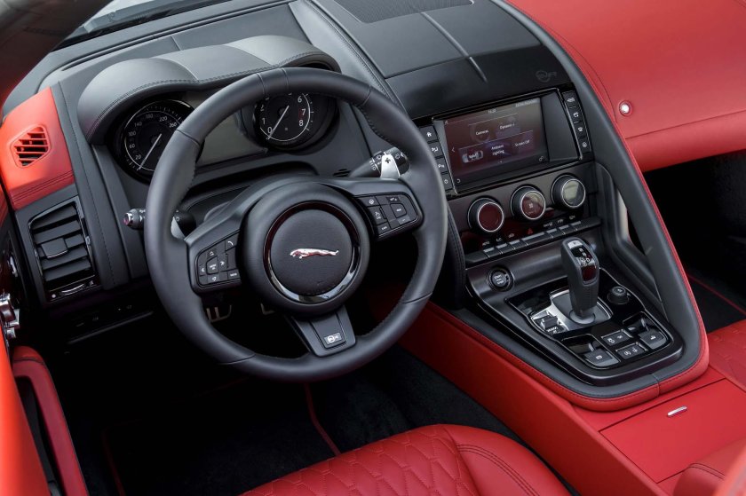 Jaguar f-Type 2022 салон