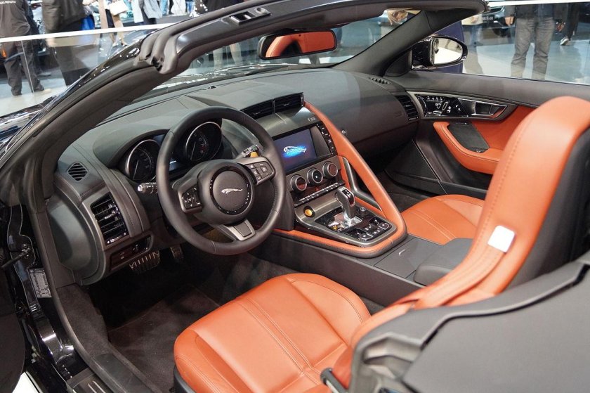 Jaguar f-Type 2022 салон