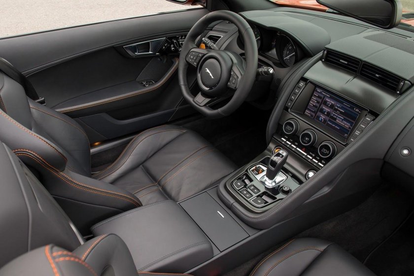 Jaguar f-Type 2022 салон