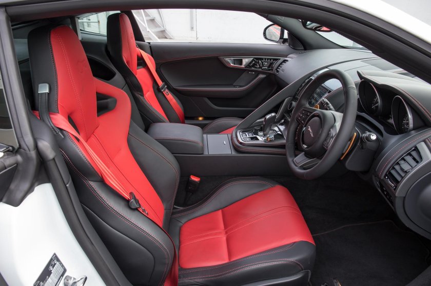 Jaguar f-Type 2021 салон