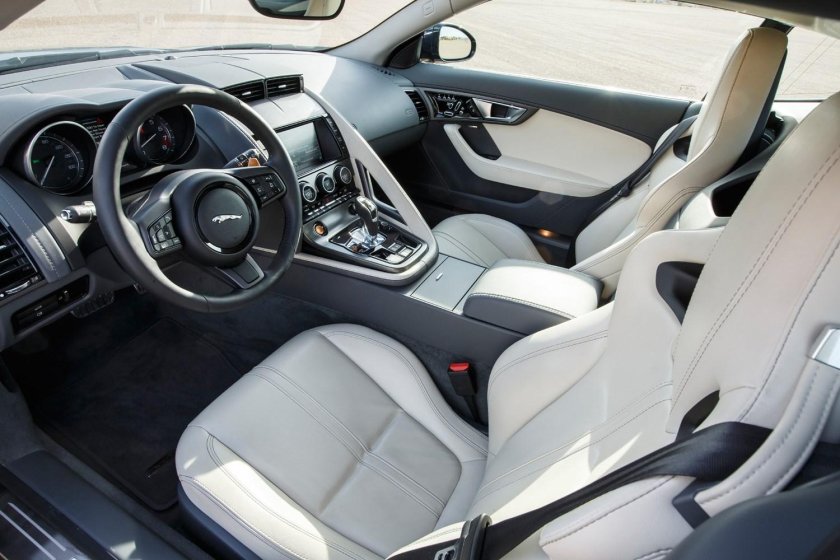 Jaguar f-Type 2022 салон