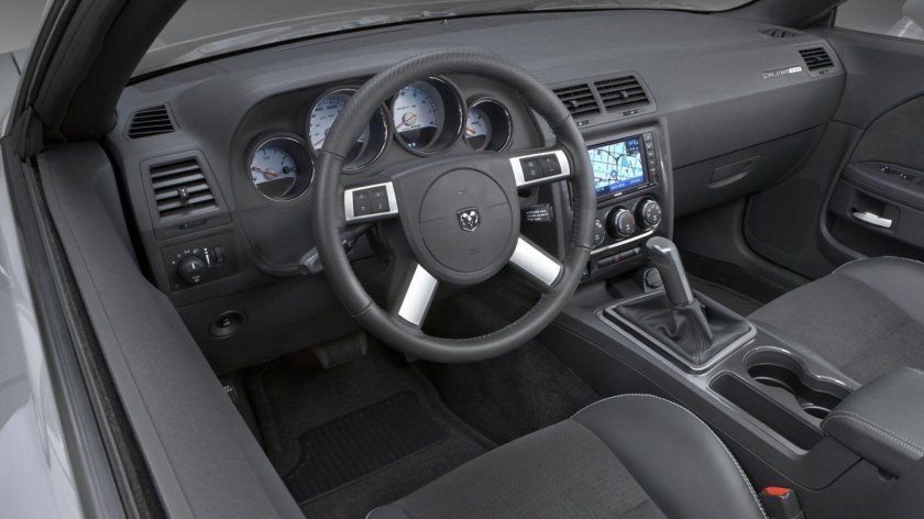 Додж Челленджер 2012 салон