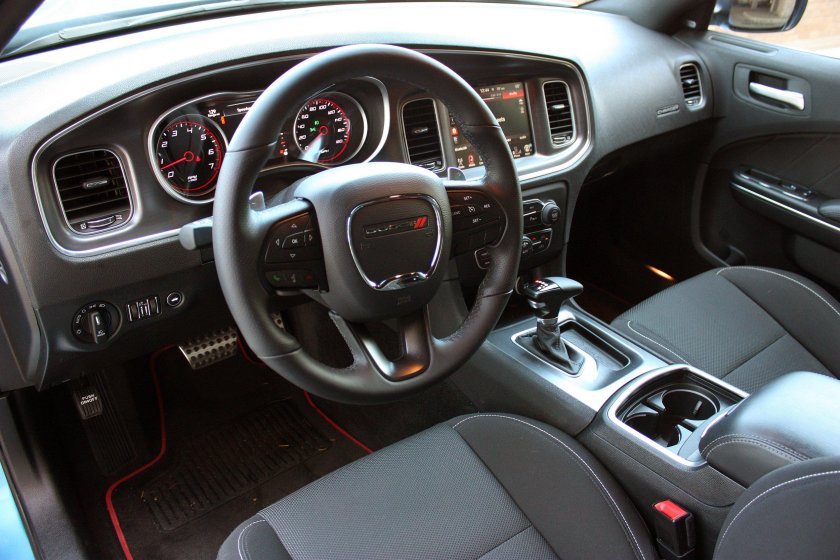 Dodge Charger 2015 салон