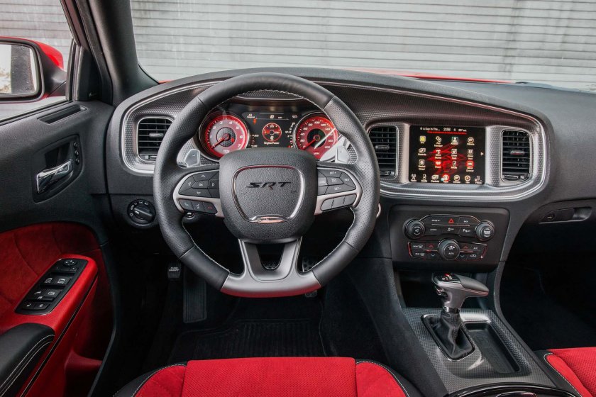 Dodge Charger Hellcat 2015 салон