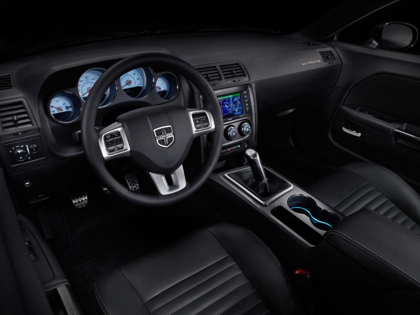 Додж Челленджер 2011 салон